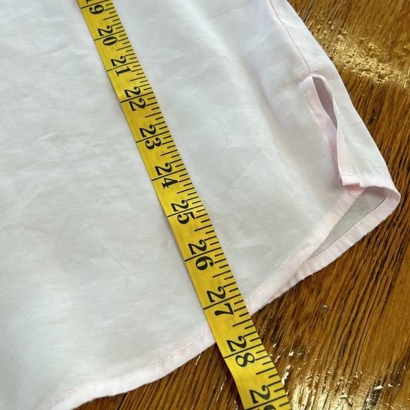 Chico’s pale pink button front blouse.  Size 2 (Medium).  Splits at hemline. - Picture 12 of 13
